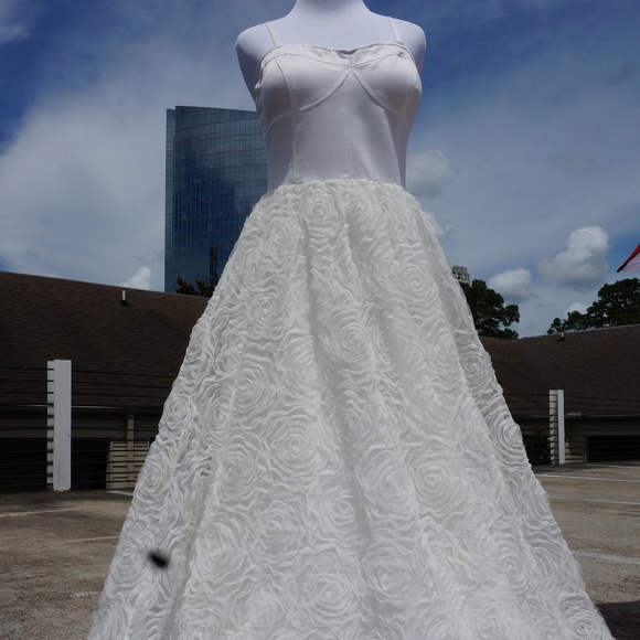 Adrianna Papell Dresses & Skirts - ADRIANNA PAPELL Boutique Ivory White Rosette Ball